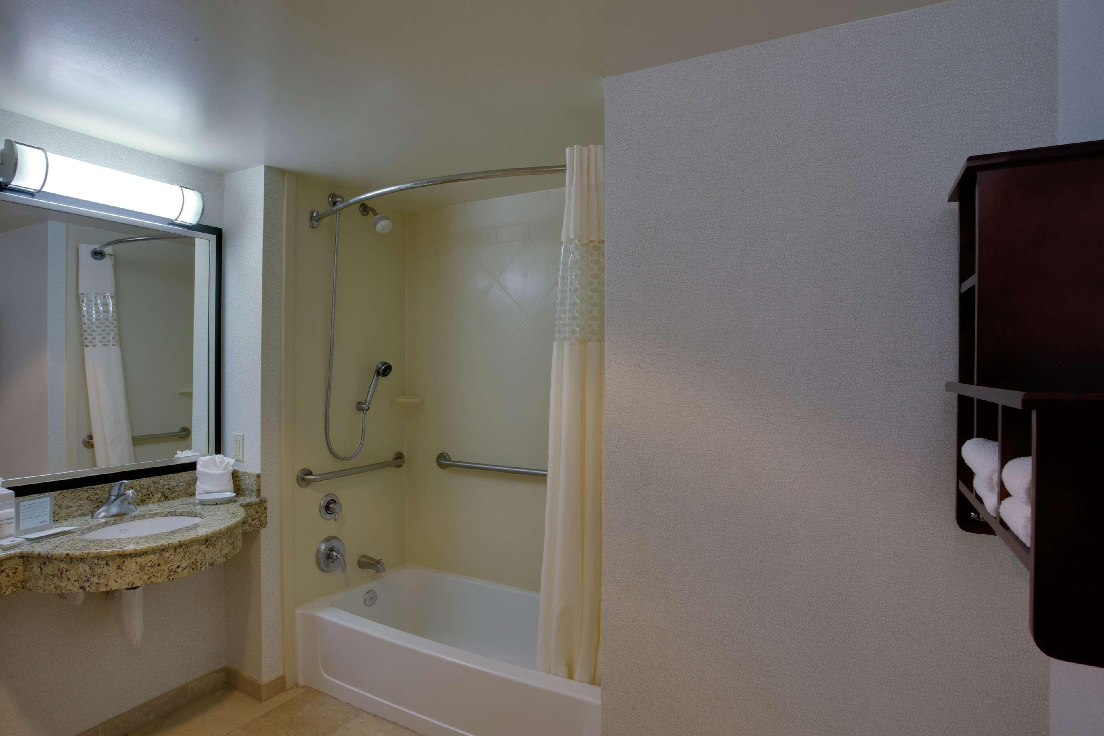 Hampton Inn By Hilton Garden City Long Island Экстерьер фото
