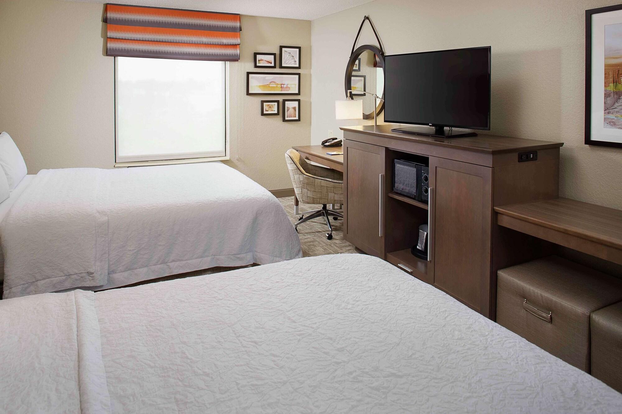 Hampton Inn By Hilton Garden City Long Island Экстерьер фото