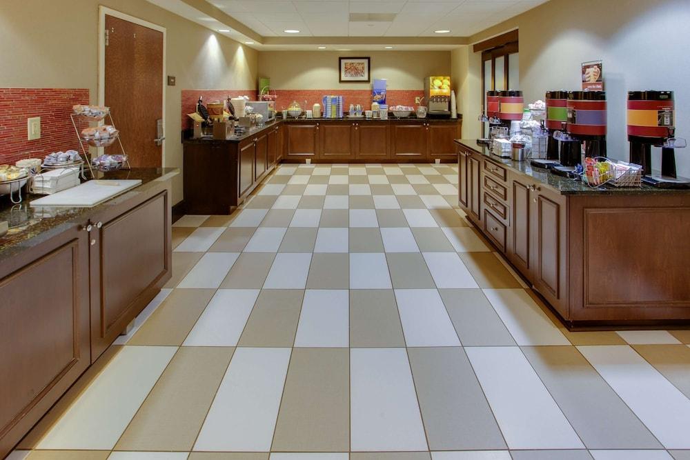 Hampton Inn By Hilton Garden City Long Island Экстерьер фото