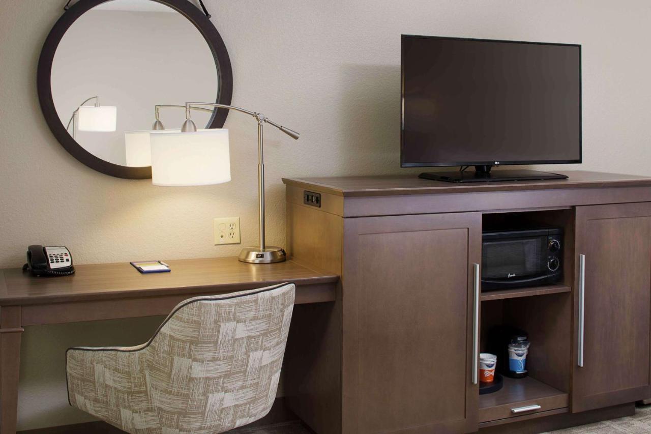 Hampton Inn By Hilton Garden City Long Island Экстерьер фото
