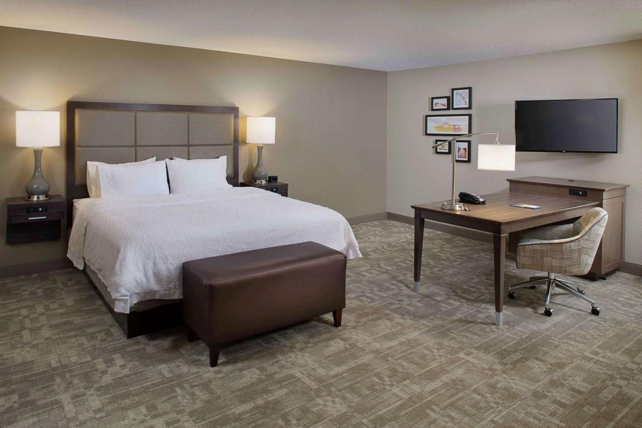 Hampton Inn By Hilton Garden City Long Island Экстерьер фото