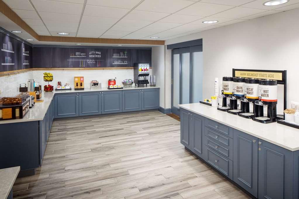 Hampton Inn By Hilton Garden City Long Island Ресторан фото