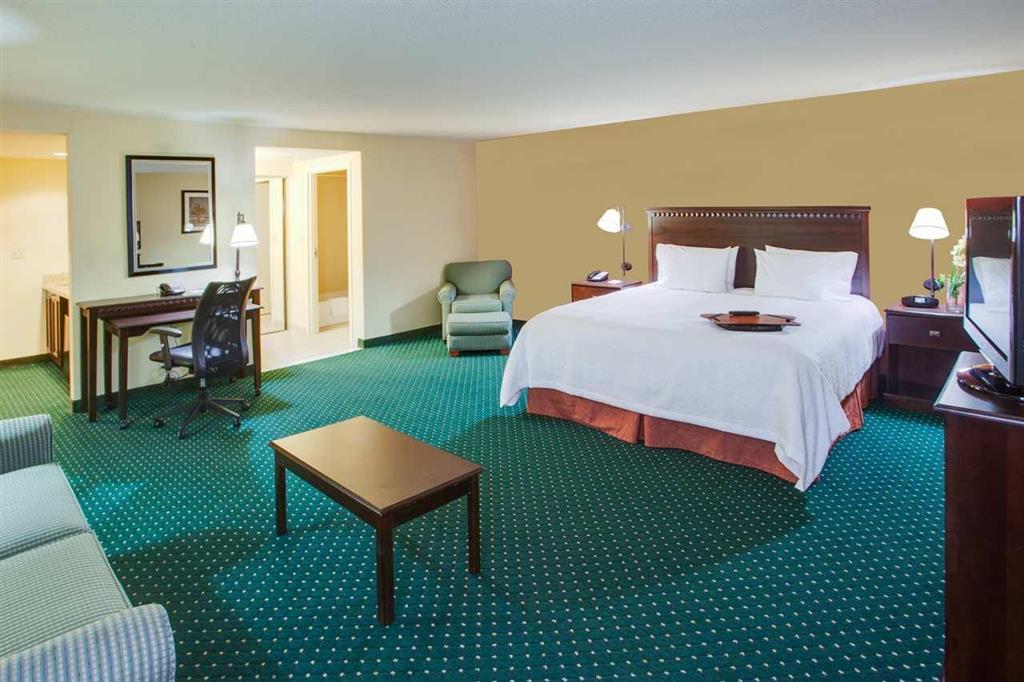 Hampton Inn By Hilton Garden City Long Island Номер фото