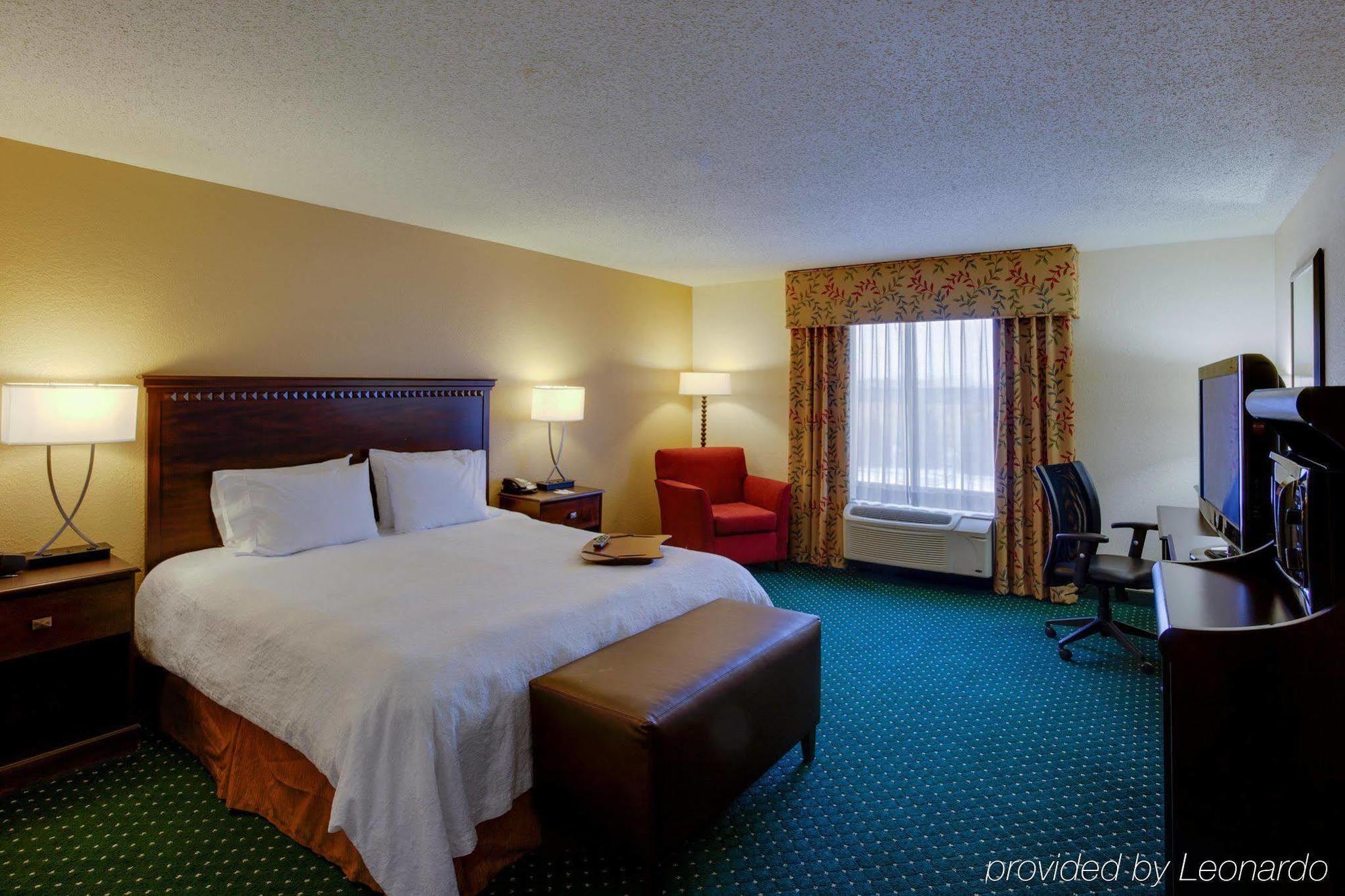 Hampton Inn By Hilton Garden City Long Island Экстерьер фото
