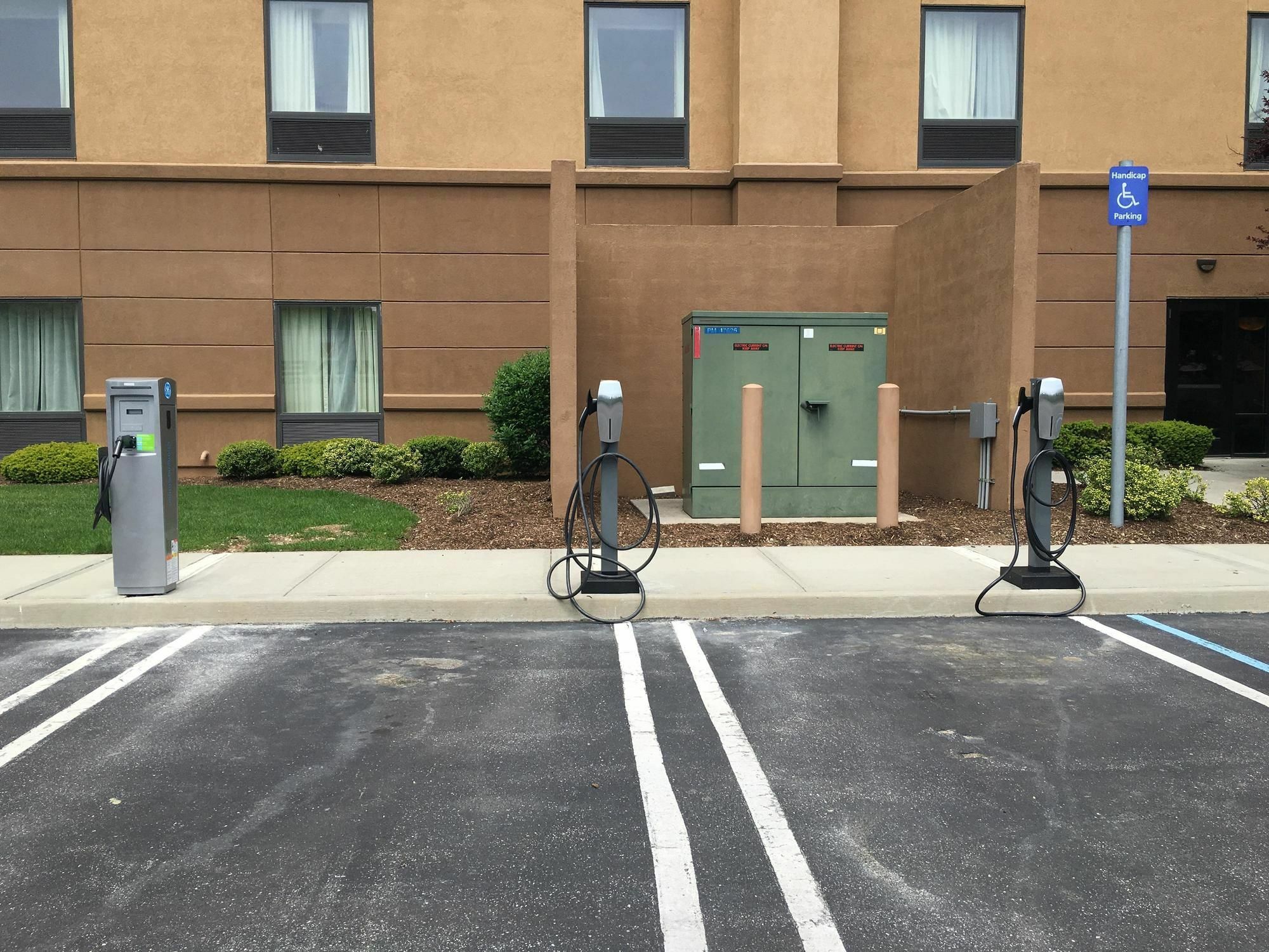 Hampton Inn By Hilton Garden City Long Island Экстерьер фото